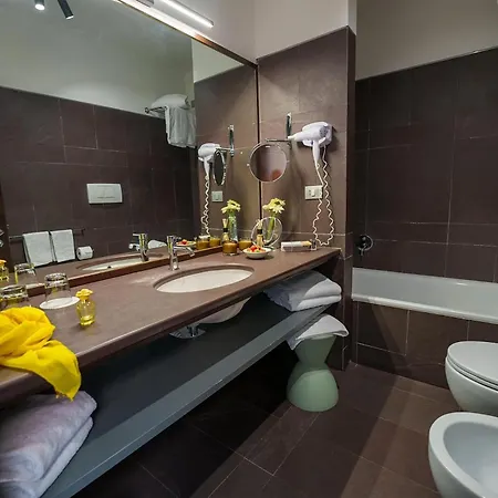 Western Hotel 4*