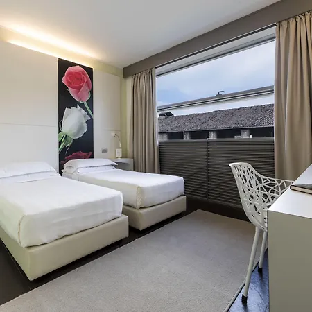 Western Hotel 4*
